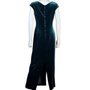 Vintage Y2K Donna Morgan Green Velvet Beaded Button Back Formal Evening Gown
